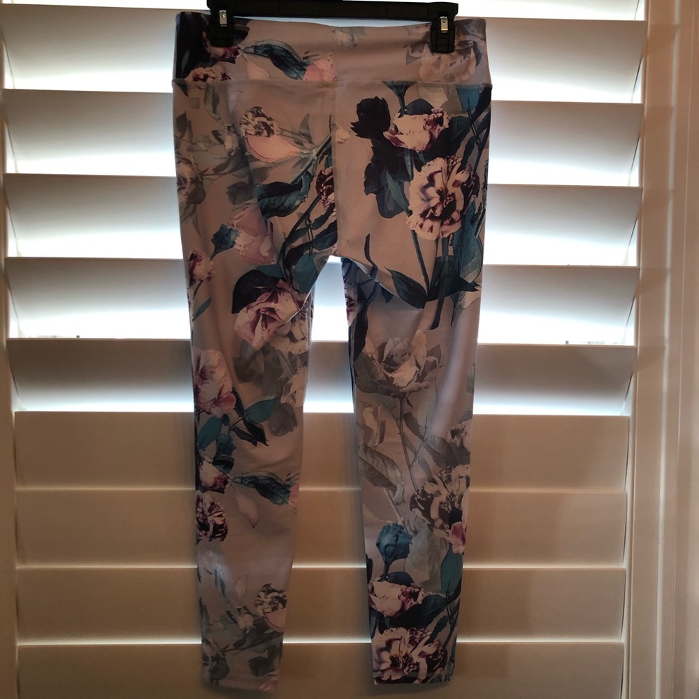 Fabletics High-Waisted Printed Powerhold 7/8 Med - image 4